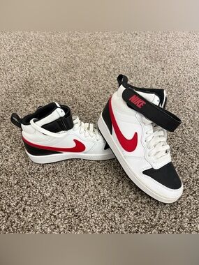 Nike Court Borough Mid 2 GS Size 4.5Y